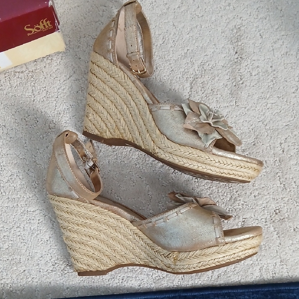 Sofft Wedge Sandals - Picture 5 of 10